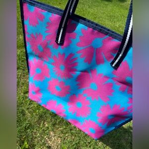 EUC Estee Lauder Daisies Tote Reusable Shopper Tote Pink & Blue Floral Beach Bag